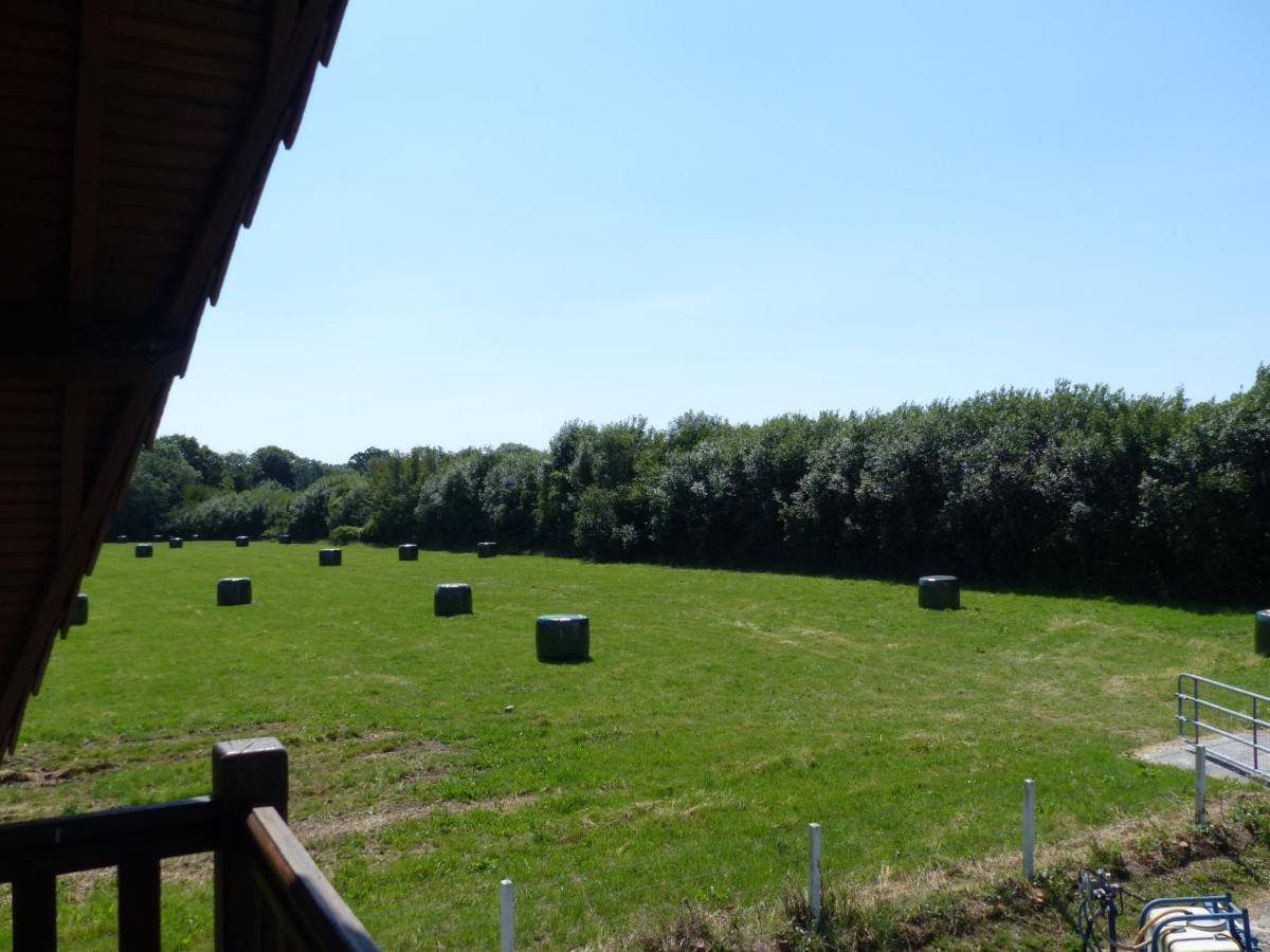 Gite Les Vignettes Bourgeauville Exterior photo