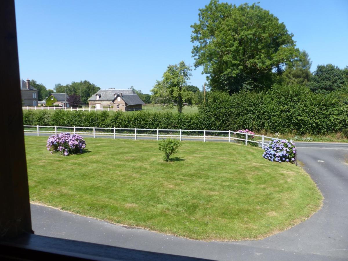 Gite Les Vignettes Bourgeauville Exterior photo